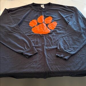 Jerzees Black Long Sleeve Tee with Orange tiger paw

Non-smoking home

Vintage